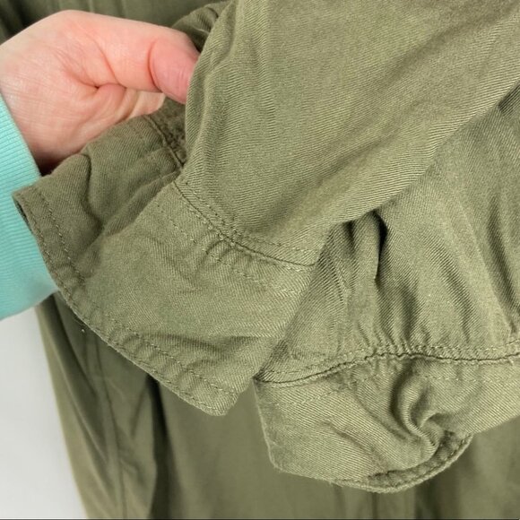 Torrid Army Green Twill Shirt Floral Embroidery Size 1X Bohemian Shirt Boho Top - Picture 7 of 12